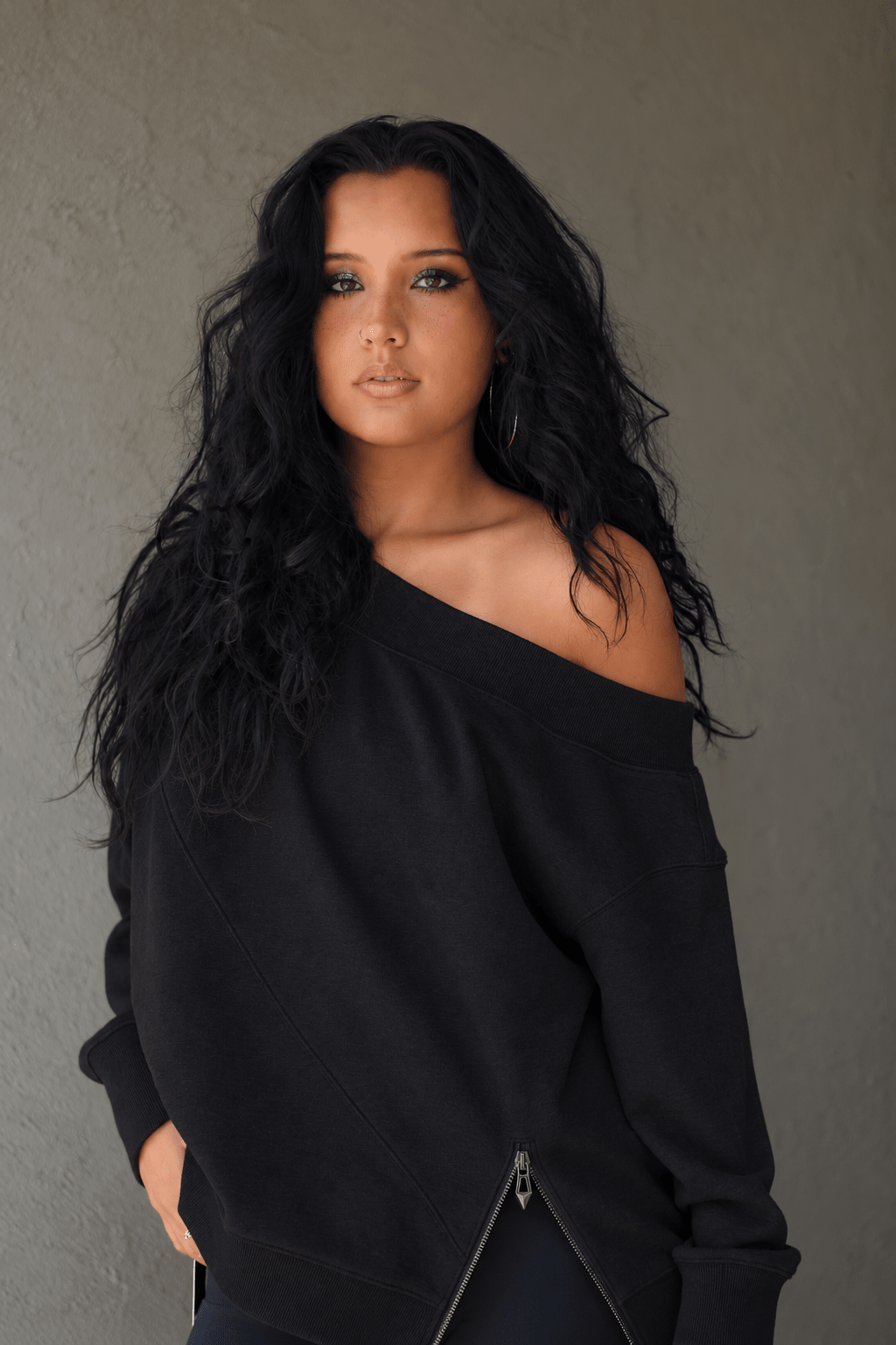 Off The Shoulder Sweatshirt - EMMYDEVEAUX